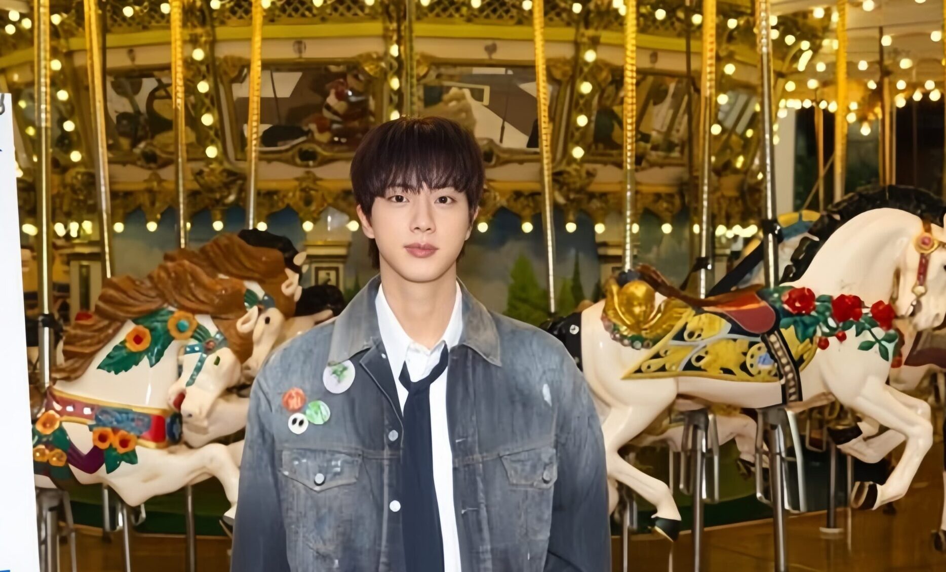 Jin (BTS) diz ter vontade de vir ao Brasil em videochamada com fã