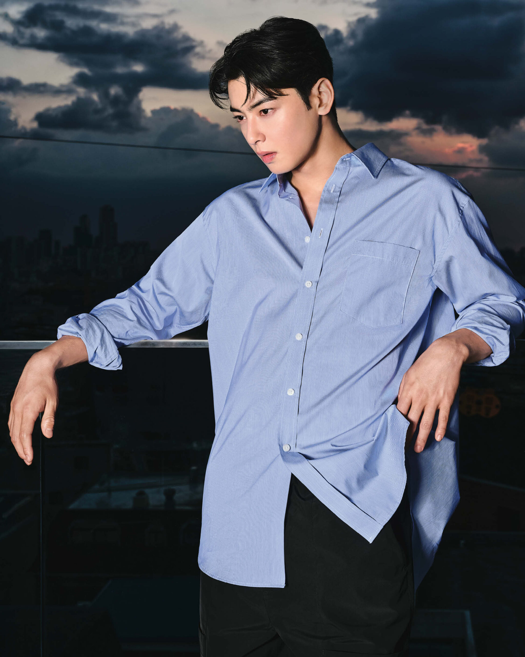 CHA EUN-WOO exala elegância minimalista em nova coleção da Calvin