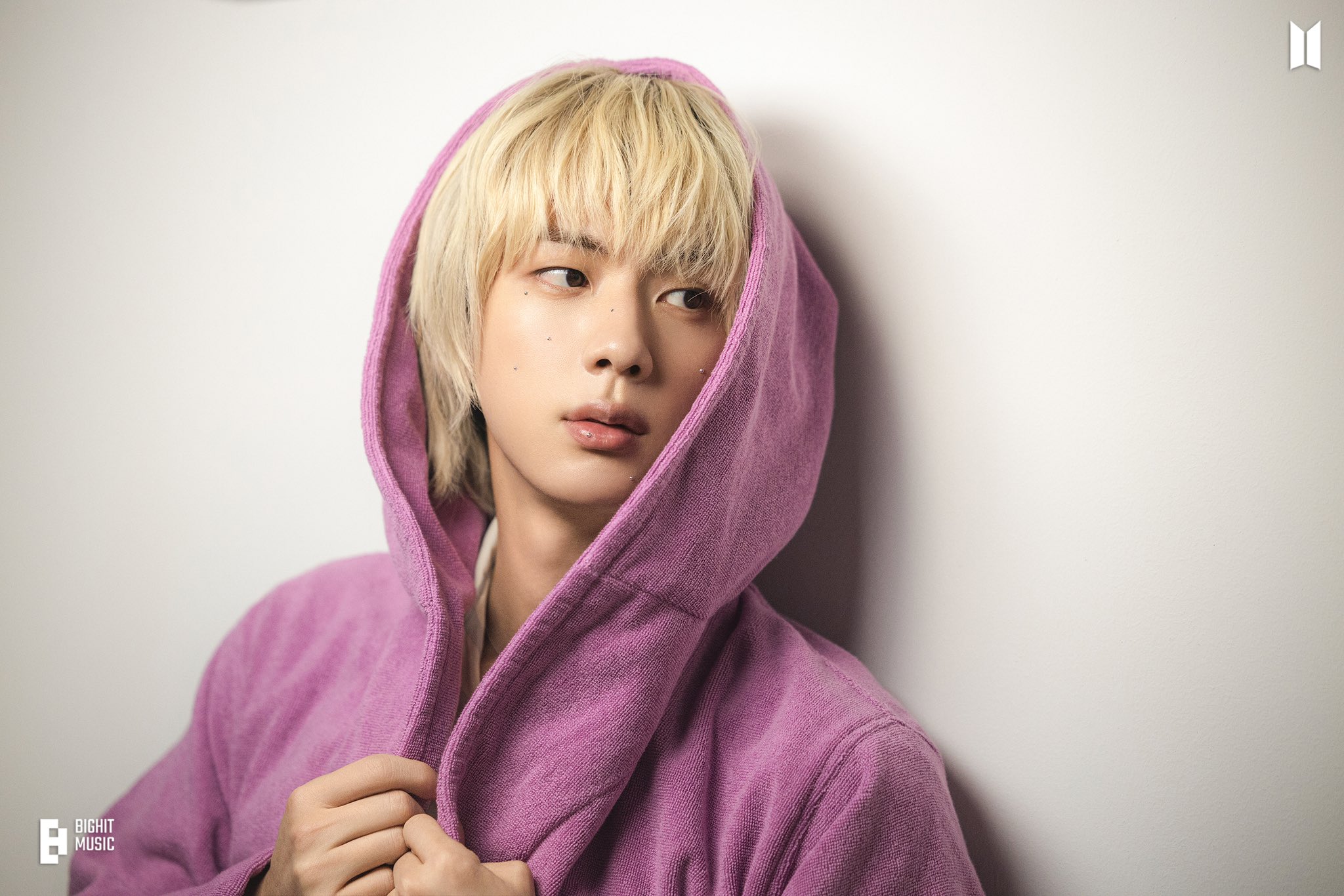 JIN RUNNING WILD パーカー Jin (BTS) retorna aos braços dos ARMYs com “Running Wild” – HIT