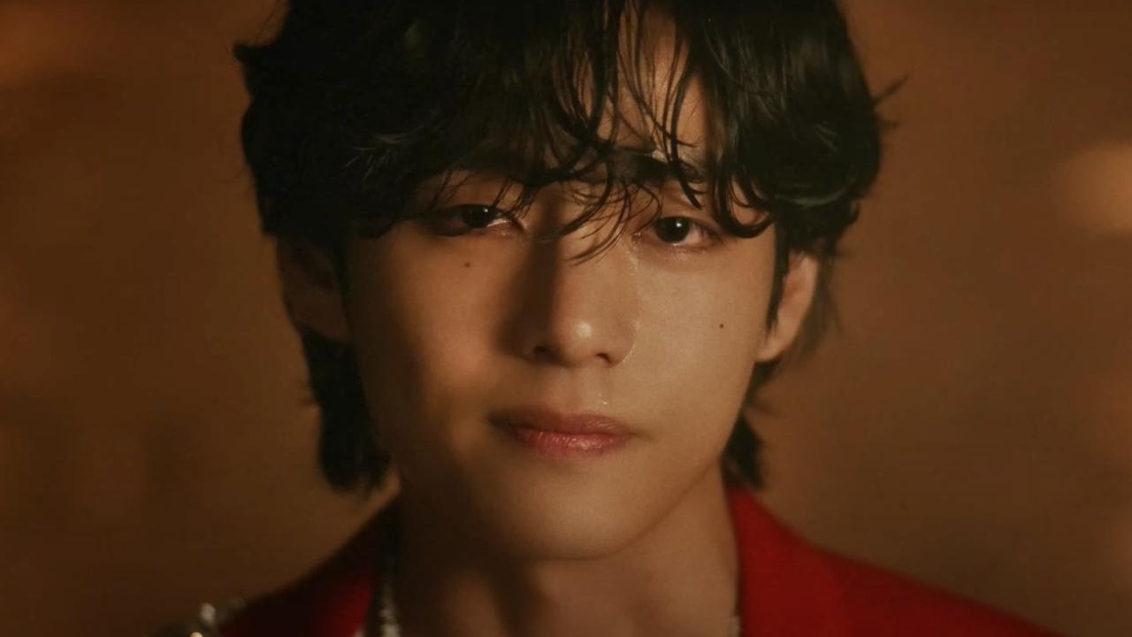 V (BTS) canta sobre um amor caloroso em MV de “Winter Ahead” feat
