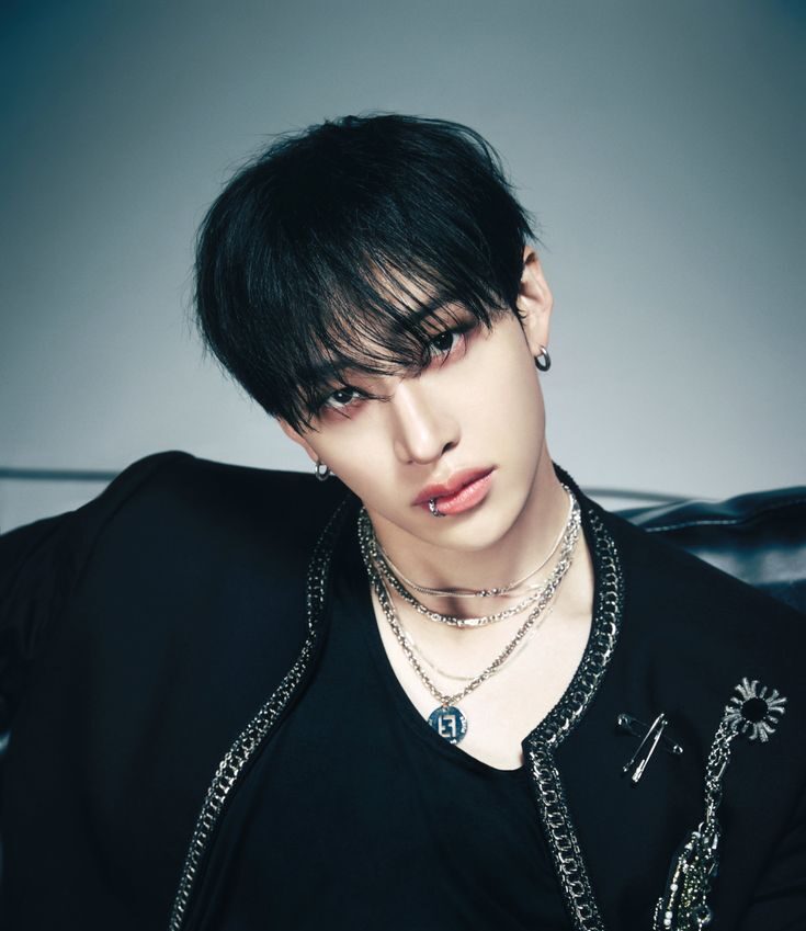 Bang Chan (Stray Kids) luta contra seus próprios demônios em MV de