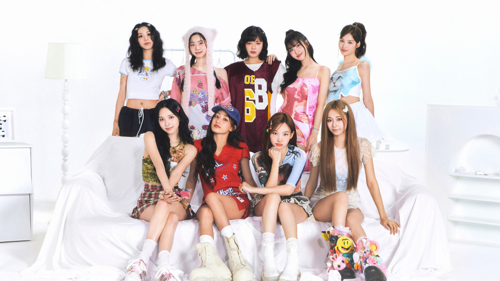 【未開封】TWICE LOVELYS × SANRIO セットアップ　入手困難 TWICE LOVELYS revela collab com a Sanrio – HIT!Magazine