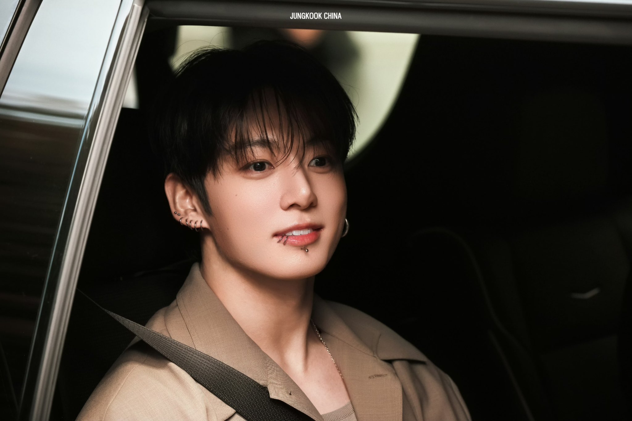NYFW: Jung Kook (BTS) rouba a cena com presença no desfile da
