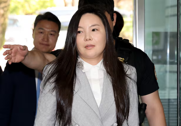 Cha Ga-Won, CEO da ONE HUNDRED, é detida nesta segunda-feira (03).